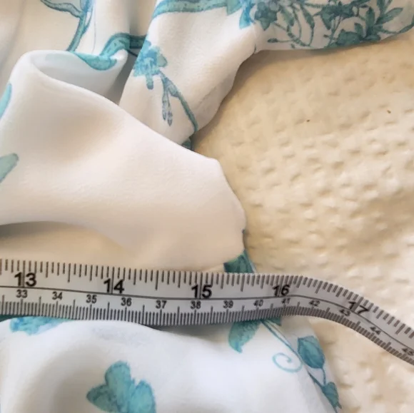 Suzy Shier Light Fabric Summer Dress - Picture 3 of 4